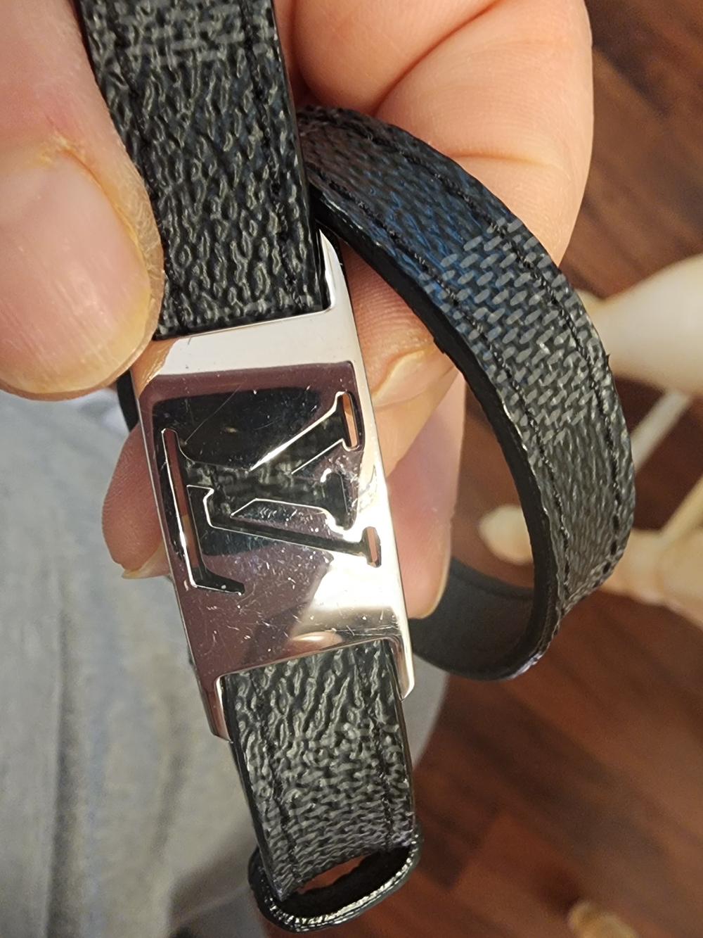 Louis Vuitton Damier Graphite Sign It double bracelet with silver-toned LV logo - Picture 10 of 10